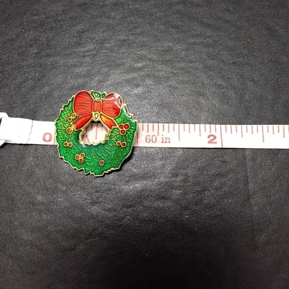 Holiday wreath brooch red green enamel colorful holiday